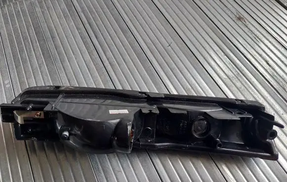 Mazda 323 F Front indicator light