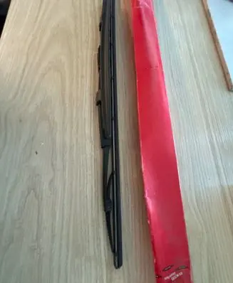 KIA Sedona Windshield/front glass wiper blade 983504D060
