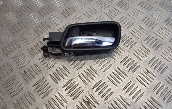 Honda CR-V Front door interior handle