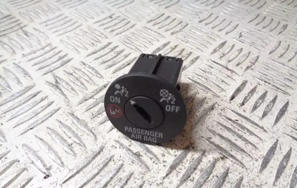 Opel Corsa E Passenger airbag on/off switch 13577258