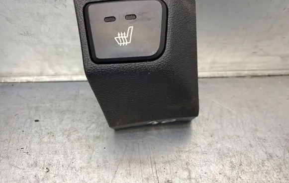 Hyundai i30 Seat heating switch ATL34KF2