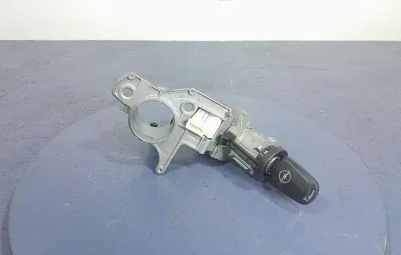 Opel Zafira B Ignition lock 2421430