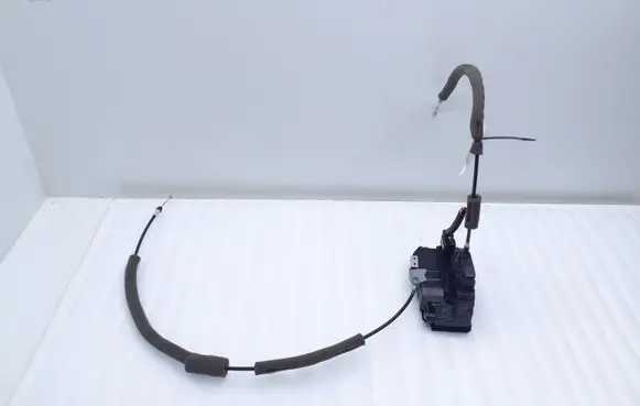 Nissan Pulsar Front door lock