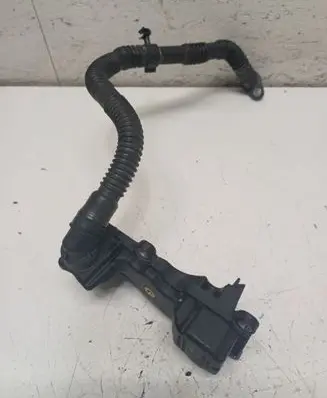 Mercedes-Benz CLA C117 X117 W117 Breather valve A2740100401