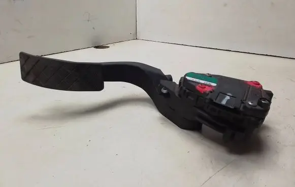 Audi A4 S4 B6 8E 8H Accelerator throttle pedal 8E1721523A 6PV00837501