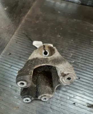 Skoda Superb B6 (3T) Engine mounting bracket