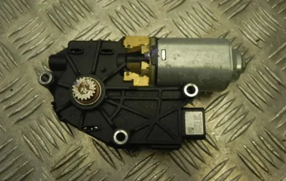Maserati Ghibli Sunroof motor/actuator M1567 V1215