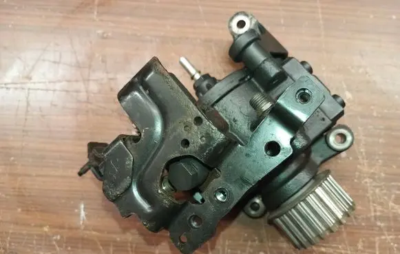 Renault Megane III Fuel injection high pressure pump A2C53351931 167003669R