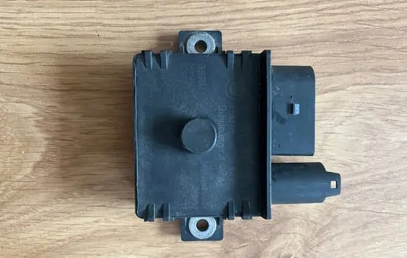 BMW 3 E90 E91 Glow plug pre-heat relay 7786821