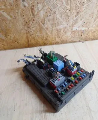 Peugeot 807 Fuse module 1400310680