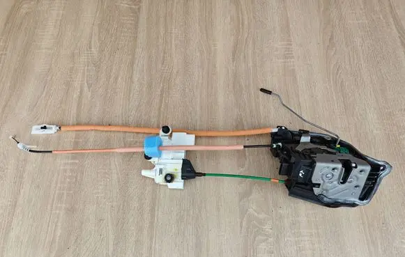 BMW 5 G30 G31 G38 Rear door lock 7477704 5A36ED4