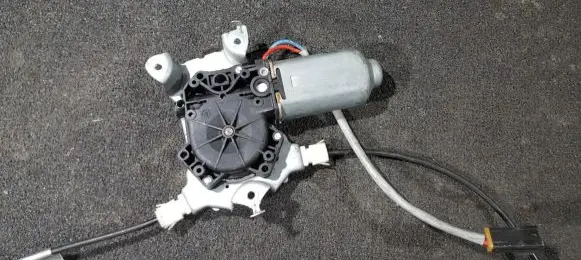 Nissan Primera Front door window regulator motor 400438B 20220799