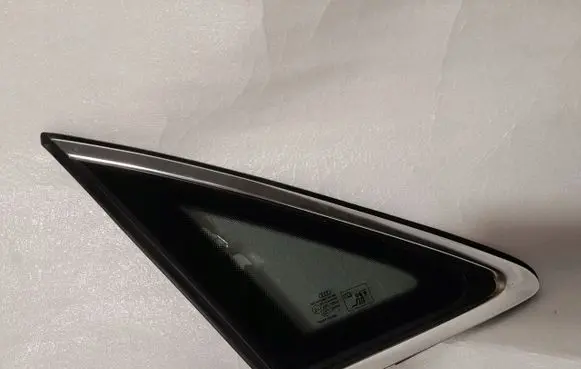 Audi A3 S3 8V Rear side window 8V5845299K