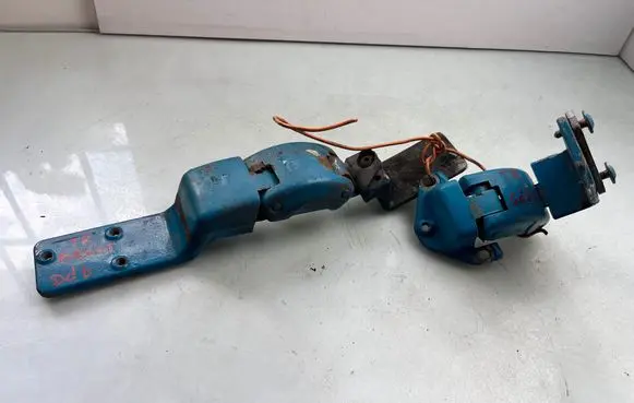 Renault Mascott Tailgate/trunk/boot hinge 7372