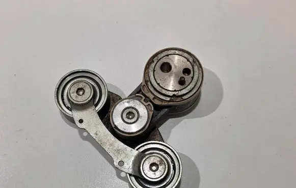 Volvo V60 Generator/alternator belt tensioner 31339090