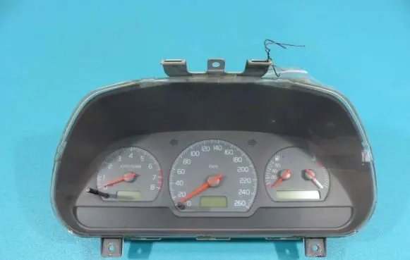 Volvo S40, V40 Speedometer (instrument cluster) 30857490F IMPRK856715