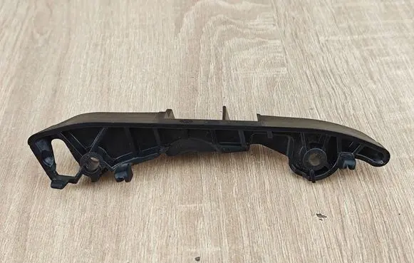 BMW 5 G30 G31 G38 Front bumper mounting bracket 7385349