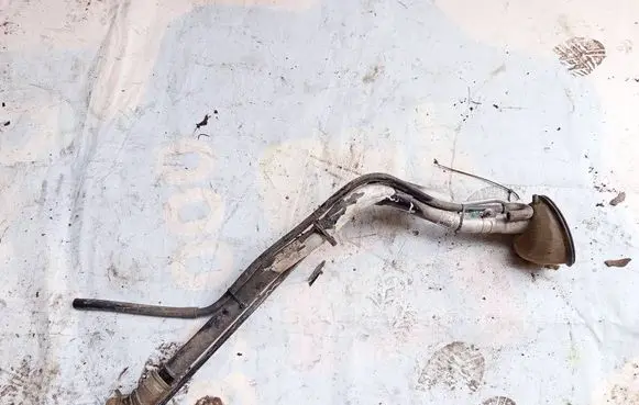 Volvo S60 Fuel tank filler neck pipe 09485021