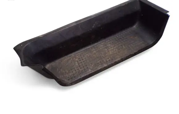 Front sill trim cover