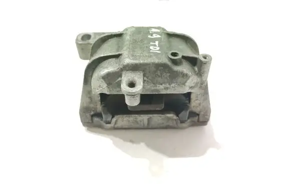 Volkswagen Touran I Engine mount bracket 1K0199262