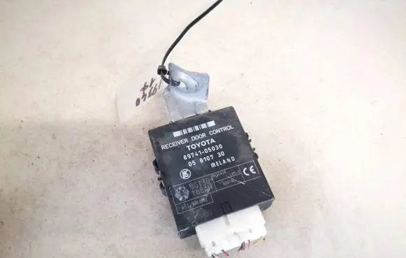 Toyota Avensis T220 Door control unit/module 8974105030 89741-05030