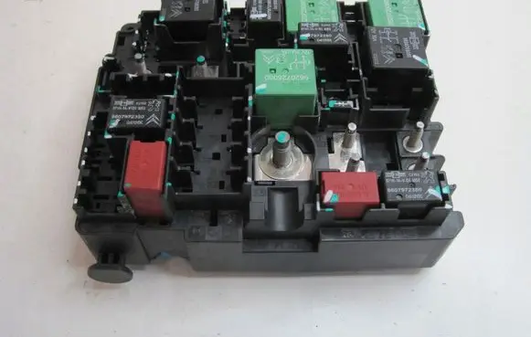 Peugeot Partner III Fuse box set 9815674280