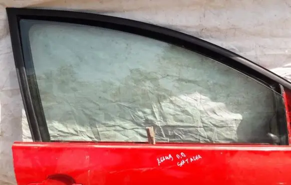 Seat Altea Front door window glass four-door