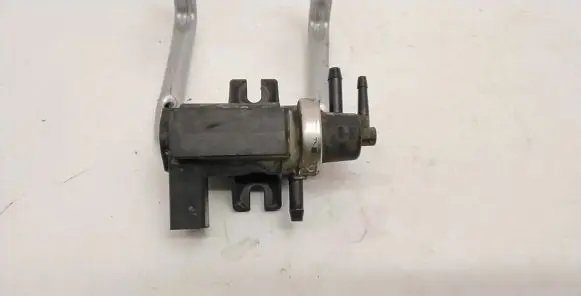 Volkswagen Golf IV Turbo solenoid valve 1J0906627 72290320 02T079