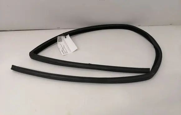 Mercedes-Benz E W123 Rubber seal rear door window/glass 