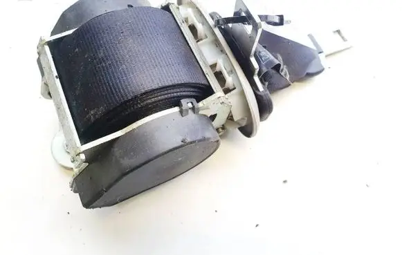 Middle seatbelt (rear)