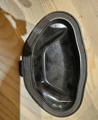 Headlight/headlamp dust cover