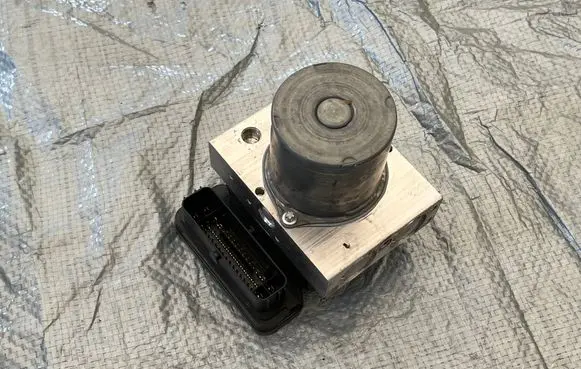 Mercedes-Benz EQS X296 ABS Pump A2969006608 2969006608 A2239010413