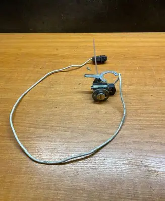 Audi 100 S4 C4 Front door lock (next to the handle) 