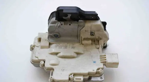 Skoda Superb B5 (3U) Coupe door lock (next to the handle) 8E2837015AA
