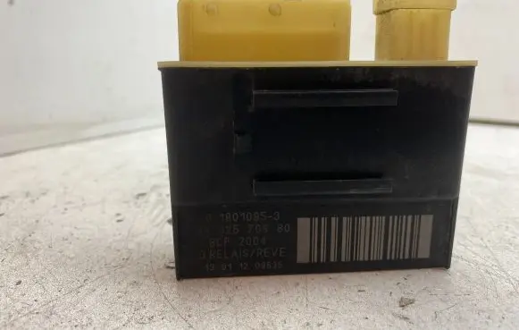 Citroen DS5 Glow plug pre-heat relay 96625708