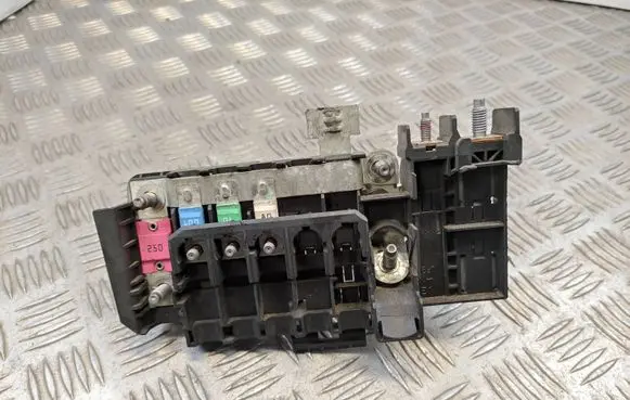Mercedes-Benz B W246 W242 Fuse module A2465401350 YAP5035511