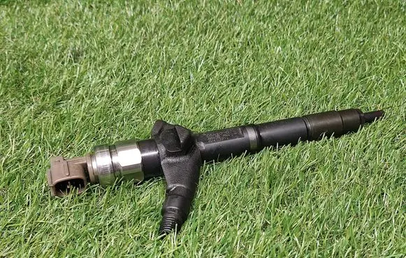 Nissan Almera N16 Fuel injector AW400 AW400AW4 01E02772
