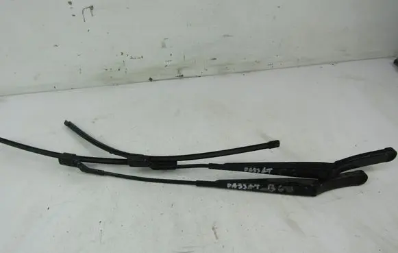 Volkswagen PASSAT B5.5 Front wiper blade arm 