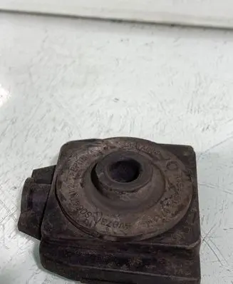 Radiator mount bracket