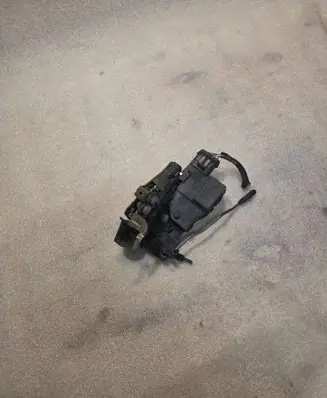 Mercedes-Benz ML W163 Rear door lock 20461102