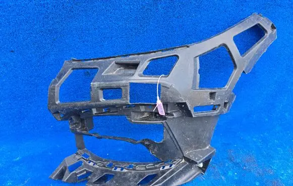 BMW 1 F40 Front bumper mounting bracket 7459713