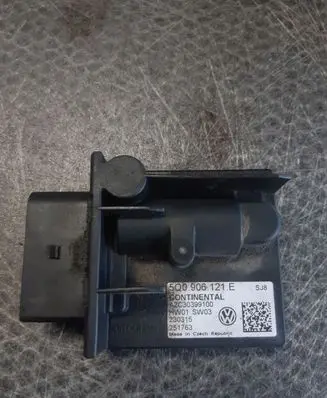 Volkswagen Golf VII Fuel injection pump control unit/module 5Q0906121E