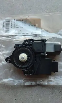KIA Ceed Front door window regulator motor 82460A2010
