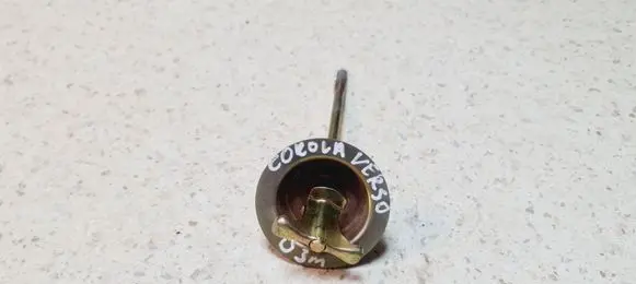 Toyota Corolla Verso E121 Spare wheel bolt 