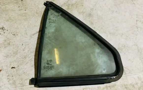 Peugeot 605 Rear vent window glass 