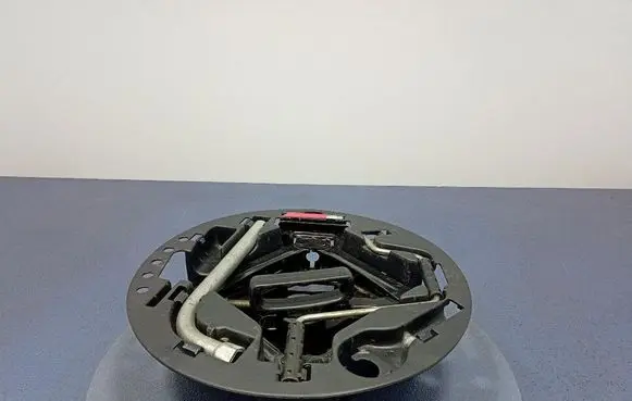 Trunk/boot lower side trim panel