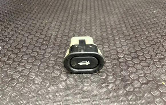 Saab 9-5 Tailgate opening switch 4733457 156799