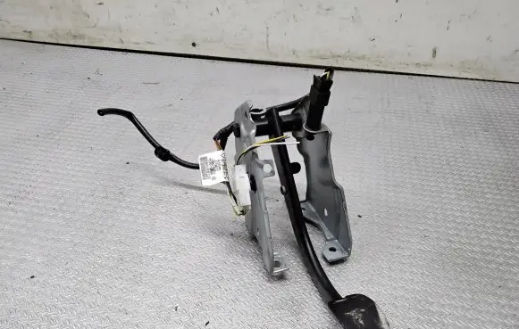 Opel Vivaro Brake pedal 8200320520 93852424