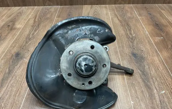 Mercedes-Benz SL R129 Front wheel hub 1293300220 A1293300220