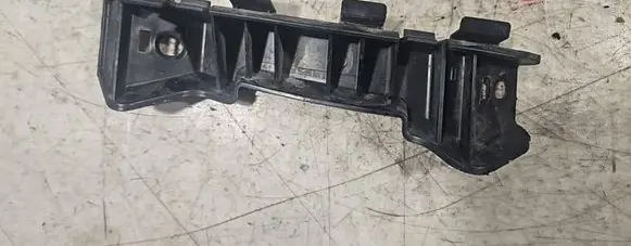 Front bumper mounting bracket